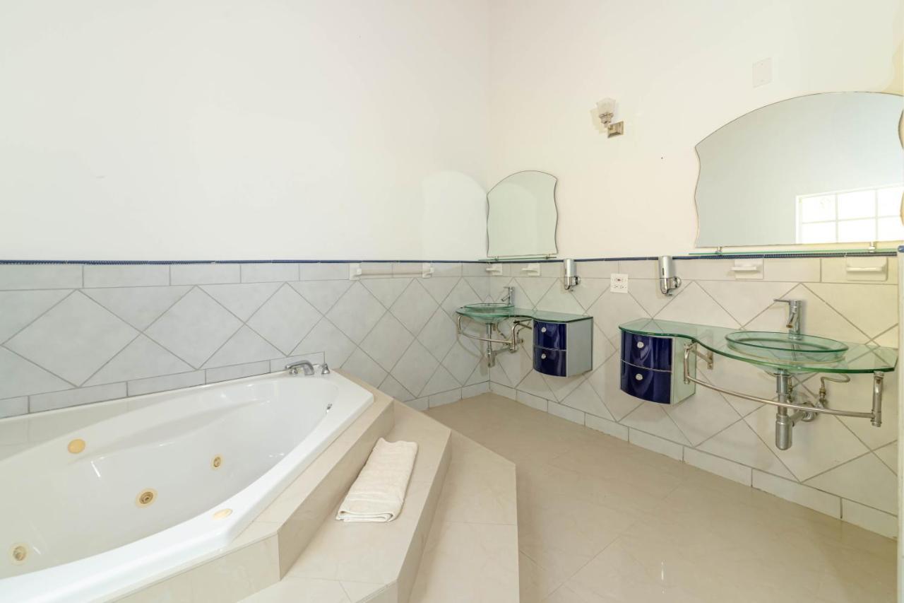 Fort Shelley Cades Bay Ngoại thất bức ảnh